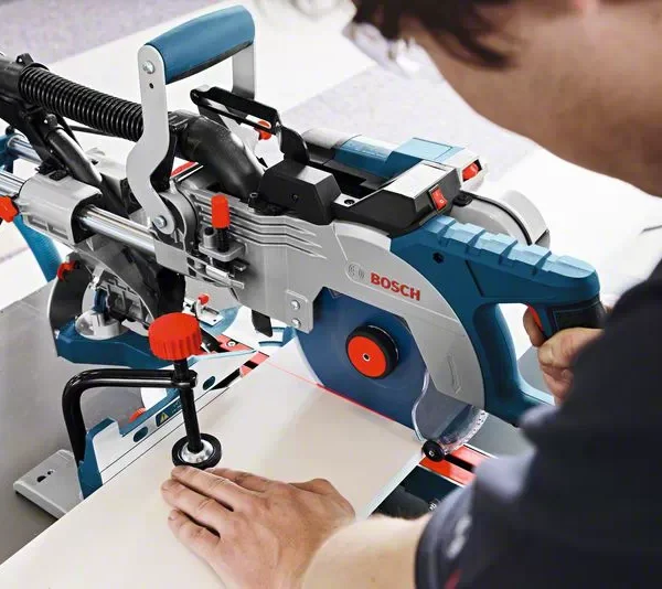 Električna potezno-nagibna pila - štucer Bosch GCM 8 SDE 0601B19200 1600W