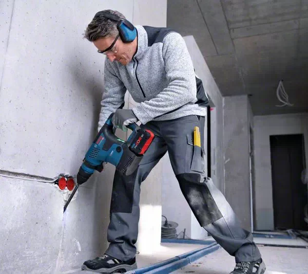 Aku udarna bušilica Bosch GBH 0611914021 18V-34 CF u koferu sa zamjenjivom glavom