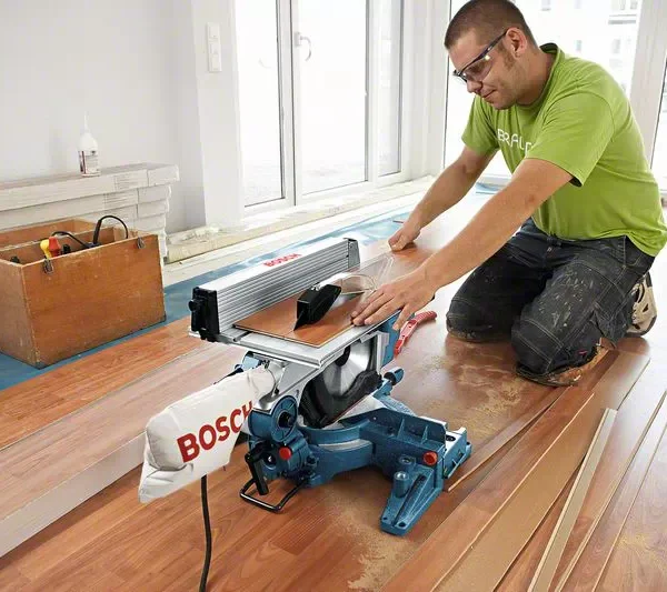 Električna potezno-nagibna pila - štucer Bosch GTM 12 JL 0601B15001 1800W