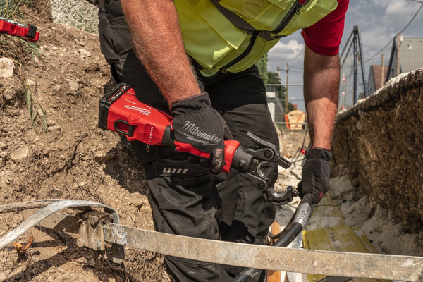 Aku mašina za presovanje - presa Milwaukee M18 ONEHCCT60-202C sa dvije 2Ah baterije i punjačem u koferu 60kN 4933479684