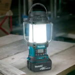 Aku radio uređaj sa lampom Makita DMR055 14.4-18V 260lm