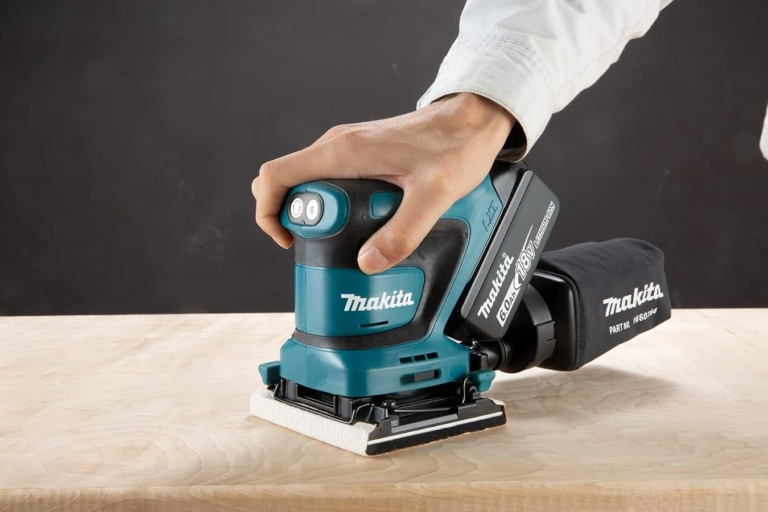 Aku vibraciona brusilica - šlajfarica Makita DBO480Z 18V