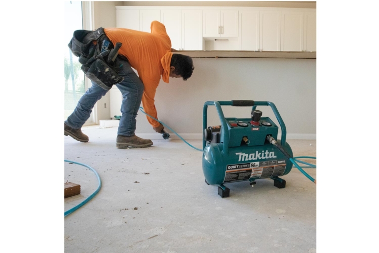 Aku kompresor Makita AC001GZ 40V 7.6l