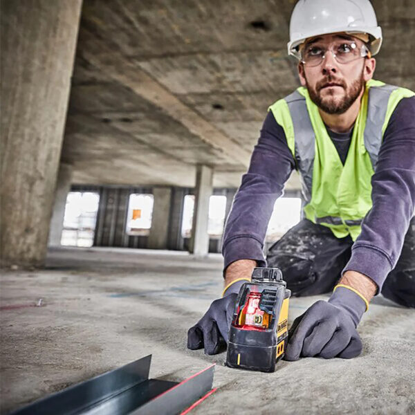 Laserski nivelir - križni DeWalt DW088K DE0881T 15m sa stativom u koferu