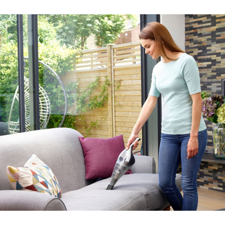 Aku ručni usisivač Black+Decker 7.2V NVC220WC