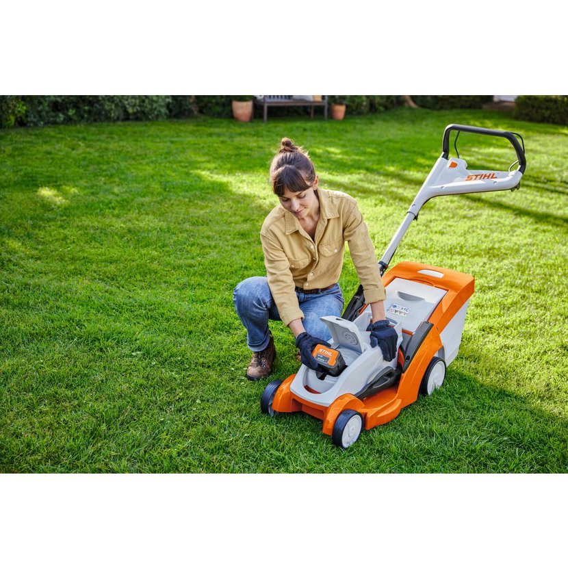 Gurajuća aku kosilica - kosačica STIHL RMA 239 6320 200 0086 SET 37cm sa 2 baterije AK 30 i punjačem