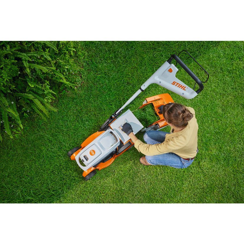 Gurajuća aku kosilica - kosačica STIHL RMA 239 6320 200 0086 SET 37cm sa 2 baterije AK 30 i punjačem
