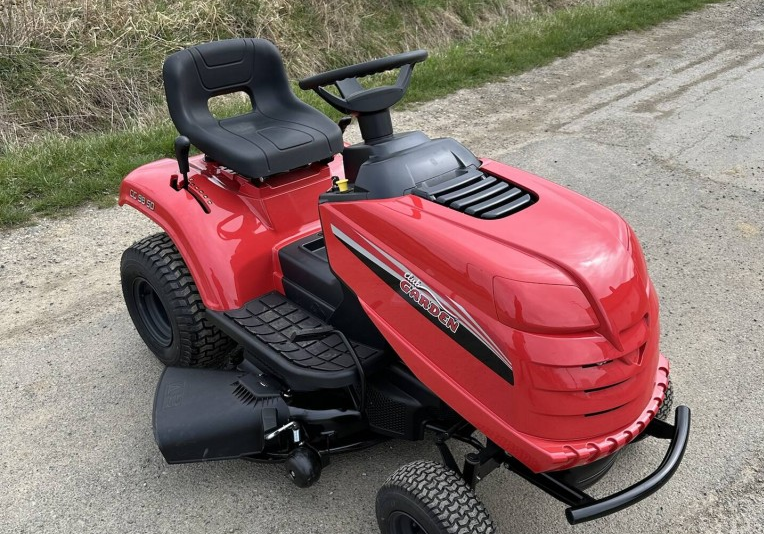 Benzinska traktorska kosilica - kosačica Clubgarden CG 98 SD - ST 350 98cm 3500m2 powered by STIGA