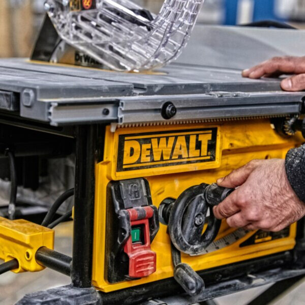 Električna stolna kružna pila - cirkular DeWalt DWE7492 2000W 250mm