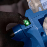 Aku pila - motorka za drvo Scheppach BC-CS355Duo-XS2 2x20V IXES Brushless 36.5cm sa 2 baterije 2.0Ah i 2 punjača 2.4A