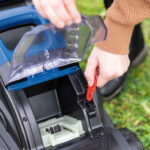 Gurajuća aku kosilica - kosačica Scheppach BC-MP320-XS2 5911413900 20V IXES Brushless 32cm sa baterijom 2.0Ah i punjačem 2.4A