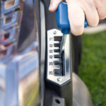 Gurajuća aku kosilica - kosačica Scheppach BC-MP430-XS2 2x20V IXES Brushless 43cm sa 2 baterije 2.0Ah i 2 punjača 2.4A