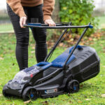 Gurajuća aku kosilica - kosačica Scheppach BC-MP320-XS2 5911413900 20V IXES Brushless 32cm sa baterijom 2.0Ah i punjačem 2.4A