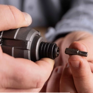 Aku udarni odvijač Scheppach C-ID180-XS2 20V IXES 180Nm 1/4" sa baterijom 2.0Ah i punjačem 2.4A