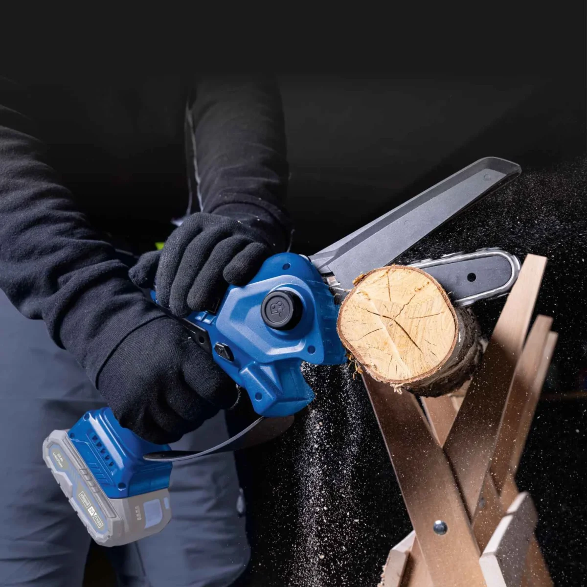 Aku pila - motorka - ručna Scheppach BC-PS150-XS2 20V IXES Brushless 15cm sa baterijom 2.0Ah i punjačem 2.4A