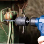 Aku udarna bušilica Scheppach C-RHD130-XS2 20V IXES SDS-Plus sa baterijom 2.0Ah i punjačem 2.4A i priborom u koferu