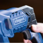 Aku udarna bušilica Scheppach C-RHD130-XS2 20V IXES SDS-Plus sa baterijom 2.0Ah i punjačem 2.4A i priborom u koferu