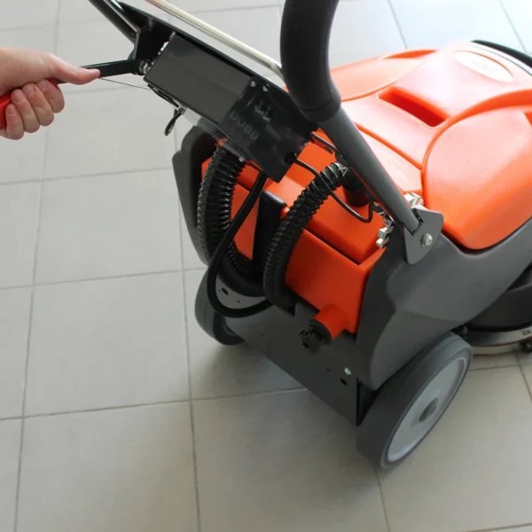 Aku mašina za pranje - čišćenje podova TSM Grande Brio 35 E 35cm