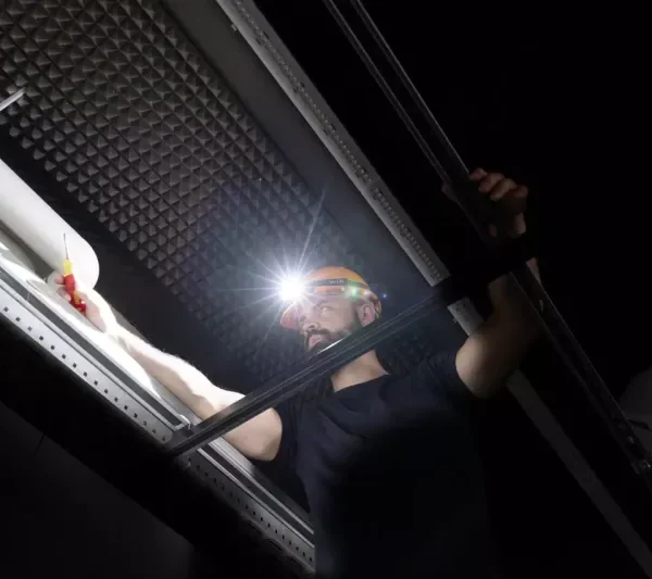 Aku čeona lampa - lampa za glavu Wiha 45700 500lm