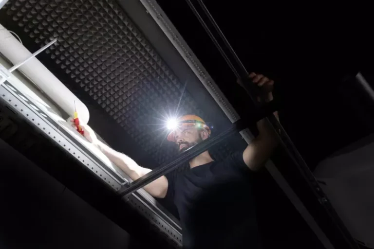 Aku čeona lampa - lampa za glavu Wiha 45700 500lm