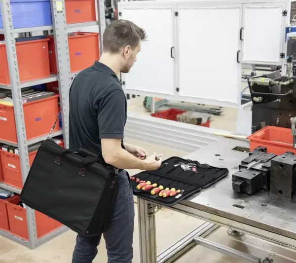 Set izoliranih ručnih alata Wiha 43879 31-dijelni u torbi