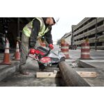 Aku rezač-sjekač asfalta-betona Milwaukee MXF COS350-602 sa dvije baterije i punjačem i dijamantnom oštricom 4933464881 350mm