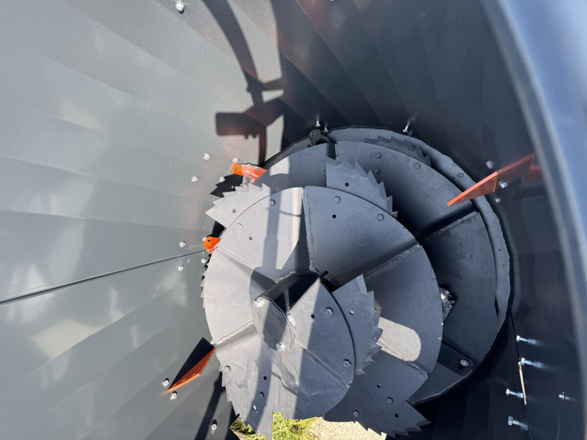 Mikser za stočnu hranu Agrina 026979 2m3