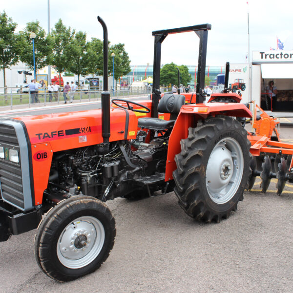 Dizelski traktor Tafe 45 DI 2WD bez kabine 014249 47.7KS