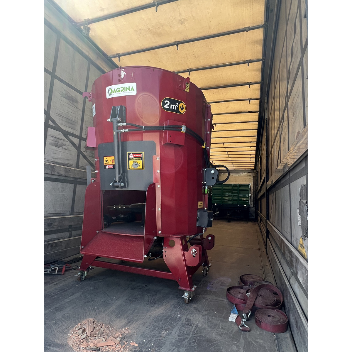 image-230.jpg Mikserica na elektro pogon + kardan Agrina 2m3 022226