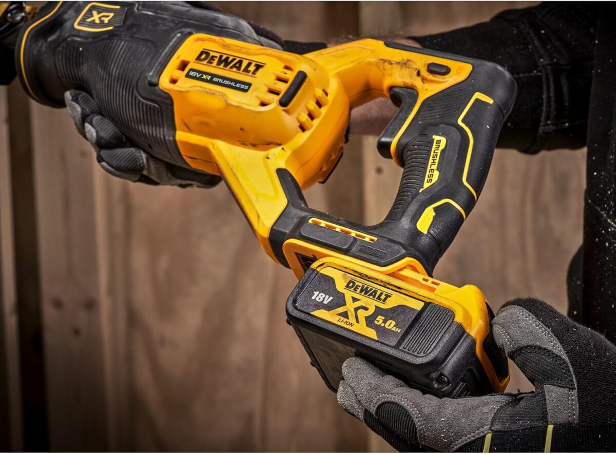 Aku recipročna pila - lisičiji rep DeWalt DCS382N 18V 880W