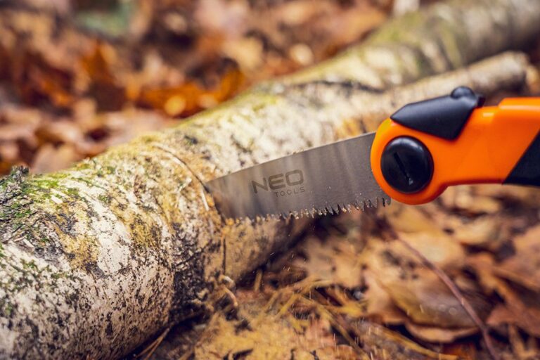 Ručna pila za drvo sa sklopivom oštricom Neo Tools 63-120 21cm