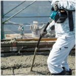 Aku vibrator za beton Makita VR004GM101 40V 38mm sa baterijom 4.0Ah i punjačem