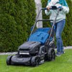 Samohodna aku kosilica-kosačica Scheppach IXES BC-MP470-X 5911417400 47cm sa četiri 4.0Ah baterije i dva dupla punjača