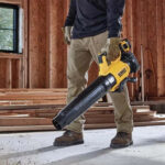 Aku puhač-duvač lišća DeWalt DCMBL562N 18V