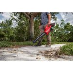 Aku puhač-duvač lišća Milwaukee M18 F2BL-802 4933479988 18V sa dvije 8.0Ah baterije i punjačem