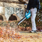 Aku puhač-duvač lišća Makita UB001GM101 XGT 40V sa baterijom 4.0Ah i punjačem