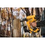 Aku heftalica - klamerica za ograde DeWalt DCFS950P2 18V 40-50mm sa 2 baterije 5.0Ah i punjačem u koferu