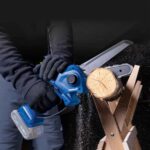 Aku pila - motorka - ručna Scheppach BC-PS150-XS4 20V IXES Brushless 15cm sa baterijom 4.0Ah i punjačem 2.4A