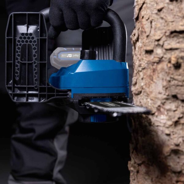 Aku pila - motorka za drvo Scheppach C-CS254-XS4 20V IXES 25.4cm sa baterijom 4.0Ah i punjačem 2.4A