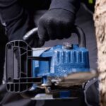 Aku pila - motorka za drvo Scheppach BC-CS355Duo-XS4 2x20V IXES Brushless 36.5cm sa 2 baterije 4.0Ah i 2 punjača 2.4A