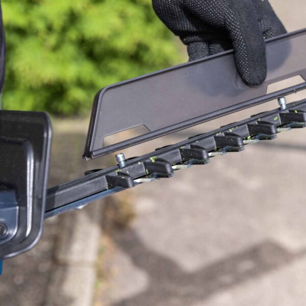 Aku škare-makaze za živu ogradu - živicu Scheppach BC-HT720-XS2 2x20V IXES Brushless 65cm sa 2 baterije 2.0Ah i 2 punjača 2.4A