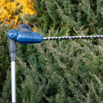 Aku višenamjenski-multifunkcijski vrtni alat 2u1 Scheppach C-PHTS410-XS2 20V IXES sa baterijom 2.0Ah i punjačem 2.4A