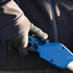 Aku višenamjenski-multifunkcijski vrtni alat 2u1 Scheppach C-PHTS410-XS4 20V IXES sa baterijom 4.0Ah i punjačem 2.4A