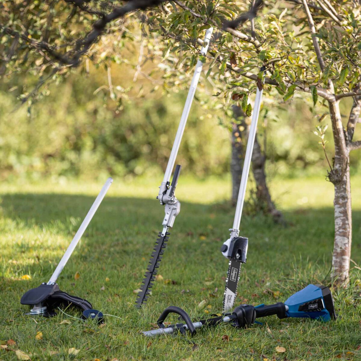 Aku višenamjenski-multifunkcijski trimer Scheppach BC-MFH400-XS2 2x20V IXES Brushless sa 2 baterije 2.0Ah i 2 punjača 2.4A