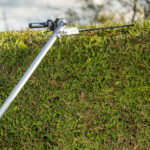 Aku višenamjenski-multifunkcijski trimer Scheppach BC-MFH400-XS4 2x20V IXES Brushless sa 2 baterije 4.0Ah i 2 punjača 2.4A