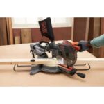 Električna potezno-nagibna pila - štucer Black+Decker BES701 1500W 216mm