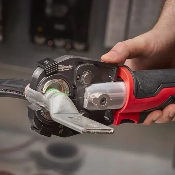 Aku mašina za presovanje - presa za kablove Milwaukee M18 HCCT-201C sa 2Ah baterijom i punjačem u koferu 53KN 4933451194