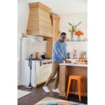 Aku štapni usisivač za suho usisavanje Black+Decker BHFEA18D1 18V sa baterijom 2.0Ah i punjačem