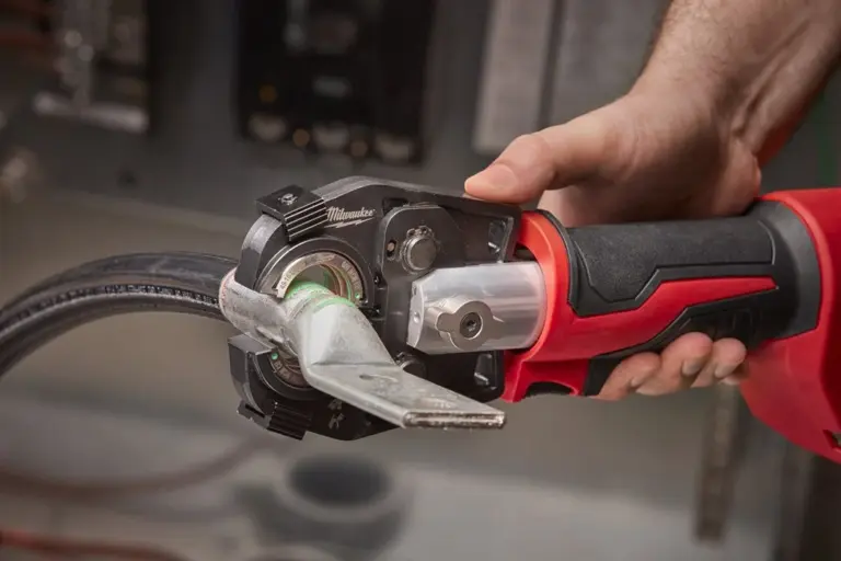 Aku mašina za presovanje - presa za kablove Milwaukee M18 HCCT-201C sa 2Ah baterijom i punjačem u koferu 53KN 4933451194