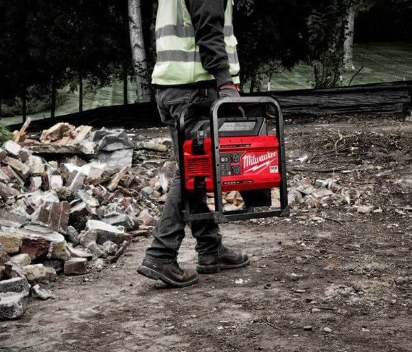 Aku agregat - inverter Milwaukee MXF PS-602 1800W sa dvije 6Ah baterije i punjačem 4933479266